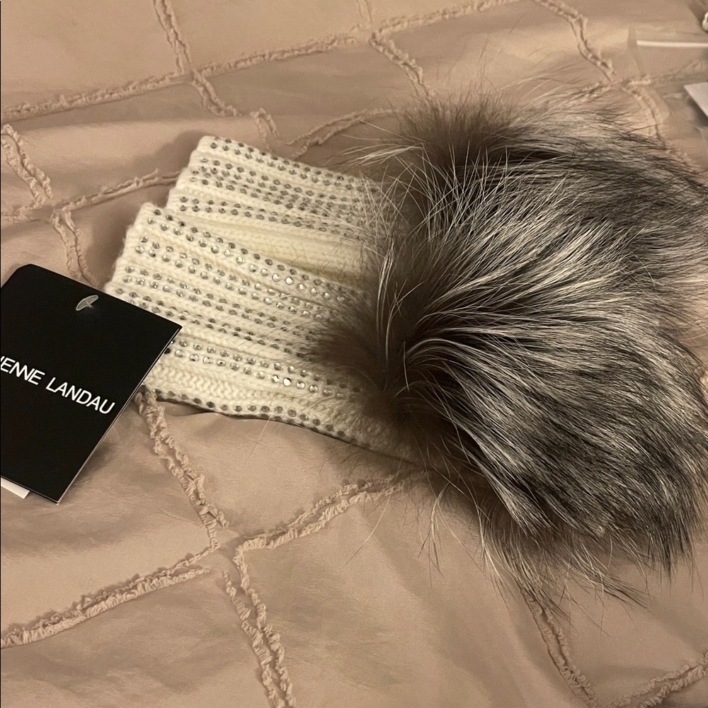 Adrienne Landau Ivory Knit gloves with Gray Faux Fur Pom